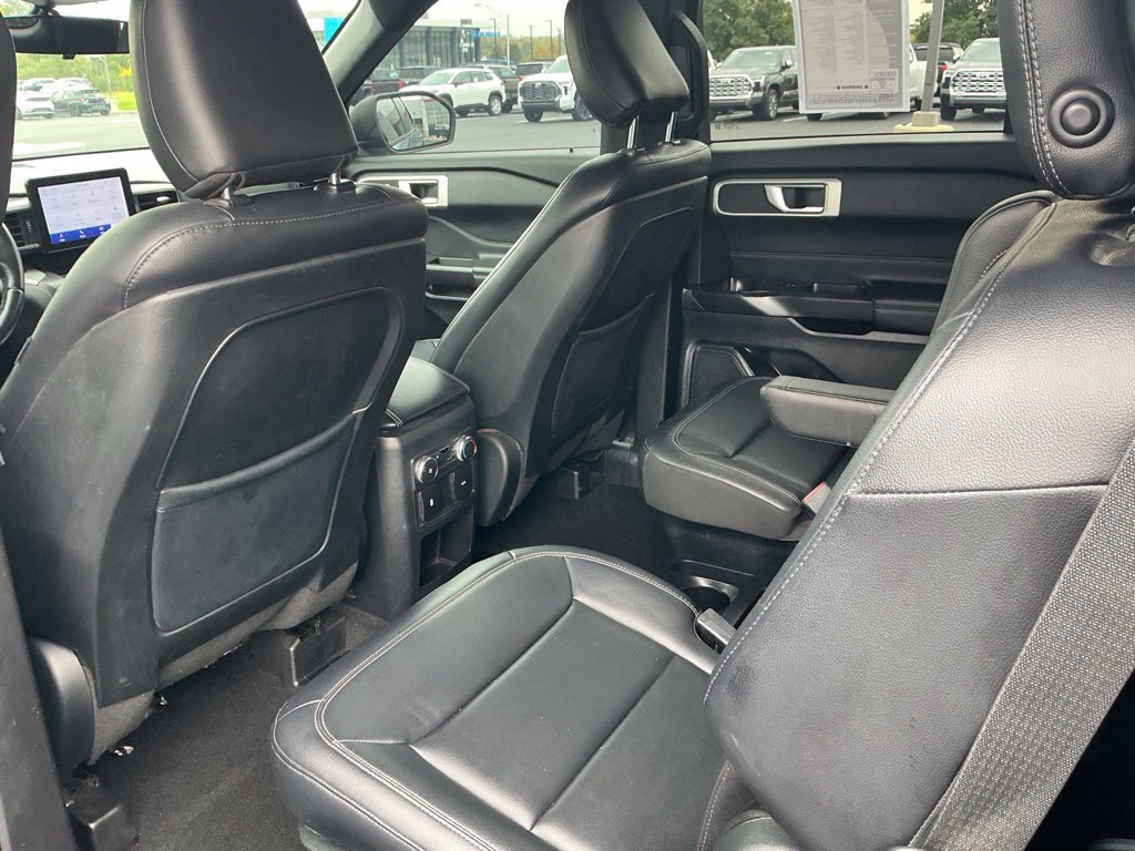 Used 2020 Ford Explorer XLT w/ Equipment Group 202A AWD/4WD image 29