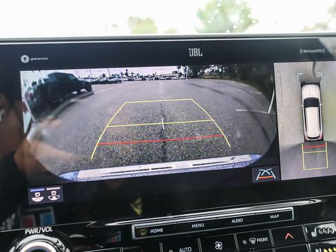 Used 2021 Toyota Highlander Platinum image 26