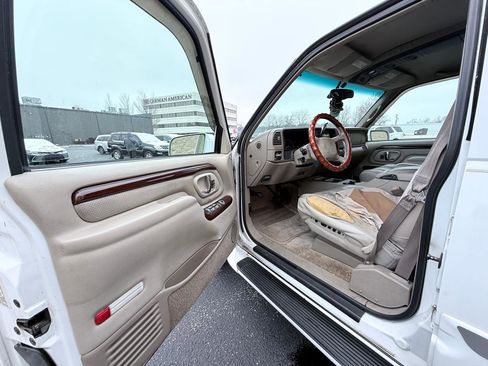 Used 1999 Cadillac Escalade 4WD image 9