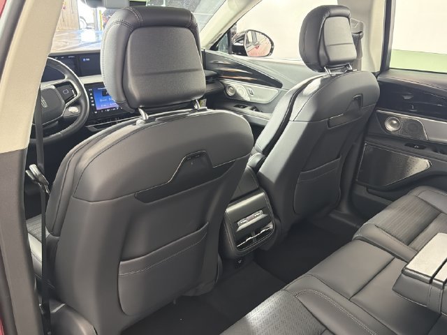 Used 2026 Lincoln Nautilus Reserve AWD/4WD image 24