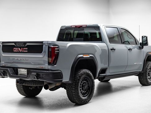 Used 2025 GMC Sierra 2500 AT4X w/ AT4X AEV Edition image 4