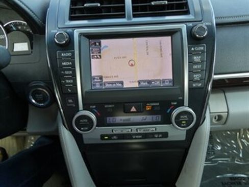 Used 2012 Toyota Camry XLE FWD image 32