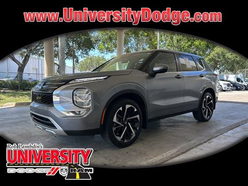 Used 2023 Mitsubishi Outlander SE FWD image 1