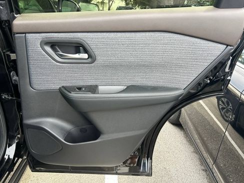 Certified 2023 Nissan Rogue SV FWD image 42