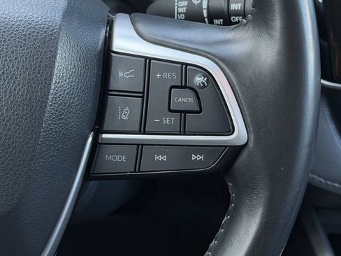 Used 2022 Toyota Highlander XLE FWD image 14