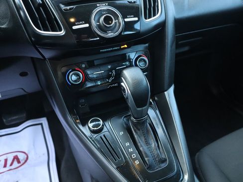 Used 2017 Ford Focus SEL image 32