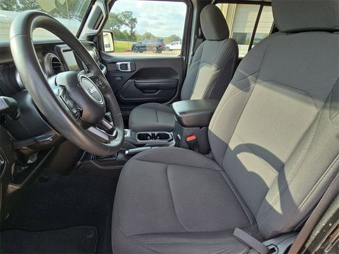 Used 2023 Jeep Gladiator Sport image 13