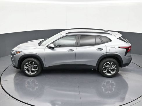 Used 2024 Chevrolet Trax LT w/ Driver Confidence Package FWD image 13