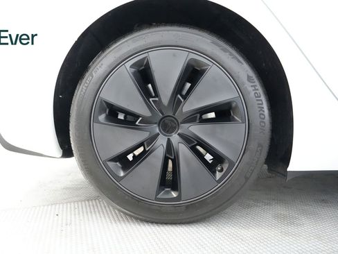 Used 2025 Tesla Model 3 Long Range AWD/4WD image 9