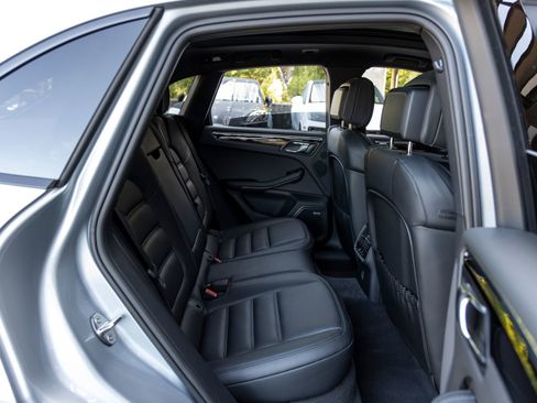 Certified 2025 Porsche Macan AWD/4WD image 49