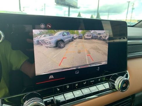 New 2025 GMC Canyon AT4 image 21