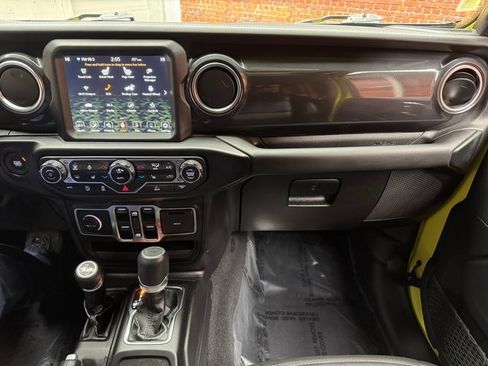 Used 2022 Jeep Wrangler Unlimited Sahara image 17