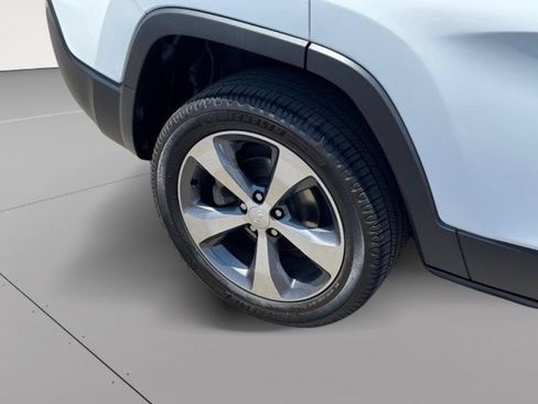 Used 2019 Jeep Cherokee Limited FWD image 26