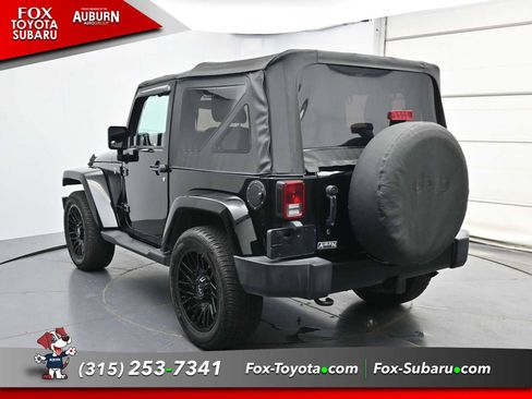 Used 2018 Jeep Wrangler Sahara w/ Dual Top Group AWD/4WD image 14