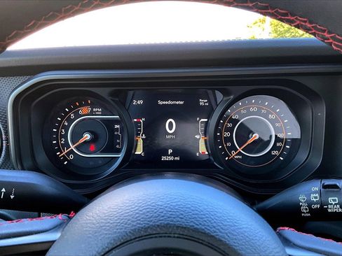 Used 2024 Jeep Wrangler Unlimited Rubicon image 9