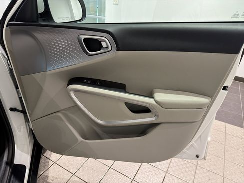 Used 2025 Kia Soul LX FWD image 24