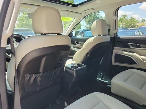 Used 2022 Kia Telluride S FWD image 10