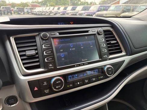 Used 2019 Toyota Highlander Limited AWD/4WD image 10