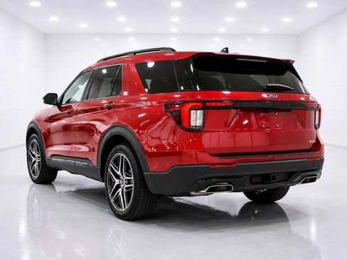 Used 2025 Ford Explorer ST-Line w/ ST-Line Street Pack AWD/4WD image 3
