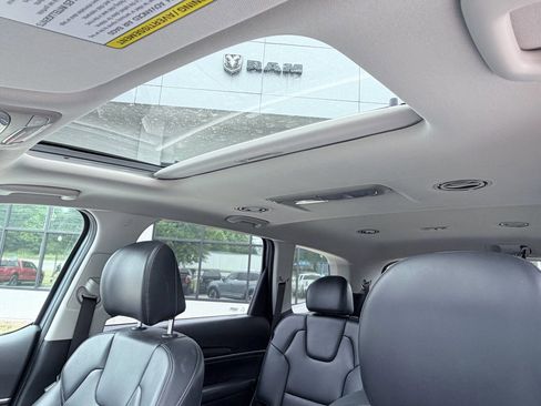Used 2025 Kia Telluride S AWD/4WD image 11
