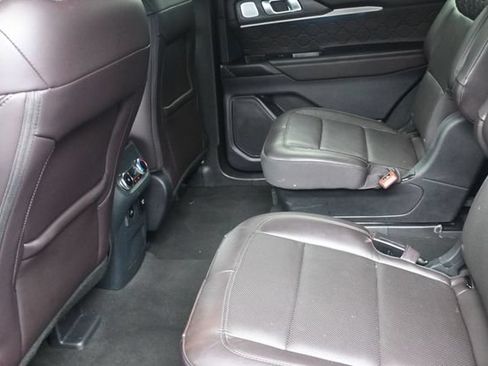 Used 2025 Ford Explorer Platinum w/ LUX Leather Package AWD/4WD image 16