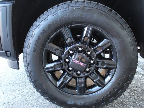 Used 2024 GMC Sierra 3500 AT4 w/ AT4 Premium Plus Package AWD/4WD image 11