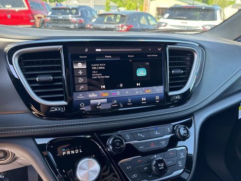 New 2027 Chrysler Pacifica Select FWD image 12