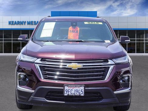 Used 2023 Chevrolet Traverse LT FWD image 2