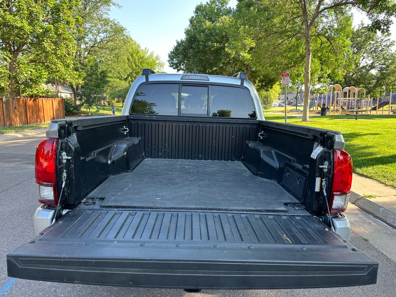 Used 2022 Toyota Tacoma SR AWD/4WD image 19