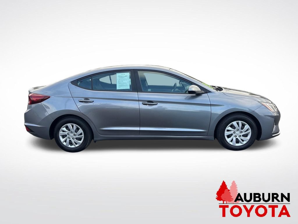 Used 2019 Hyundai Elantra SE w/ Cargo Package FWD image 4