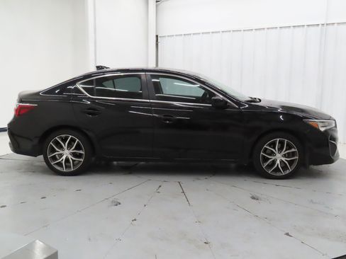 Used 2020 Acura ILX w/ Premium Package image 2