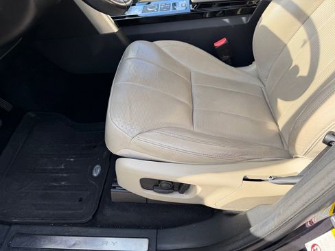 Used 2018 Land Rover Discovery HSE AWD/4WD image 25