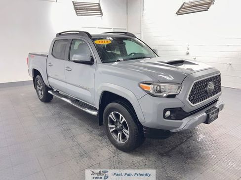 Used 2019 Toyota Tacoma TRD Sport w/ Technology Package AWD/4WD image 3