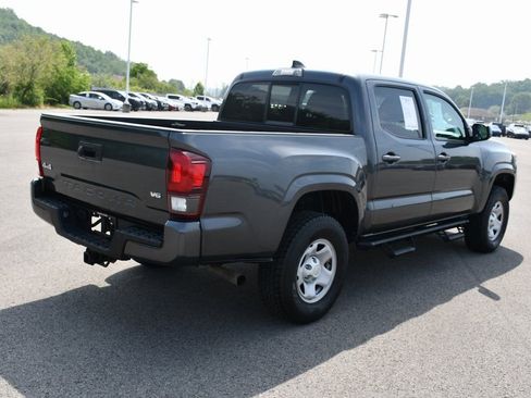 Used 2022 Toyota Tacoma SR image 8