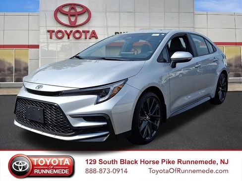 Used 2025 Toyota Corolla SE FWD image 3