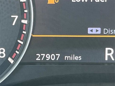 Used 2024 Nissan Armada SL w/ Captain's Chairs Package image 10