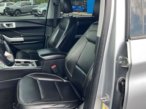 Used 2021 Ford Explorer XLT w/ Equipment Group 202A AWD/4WD image 20