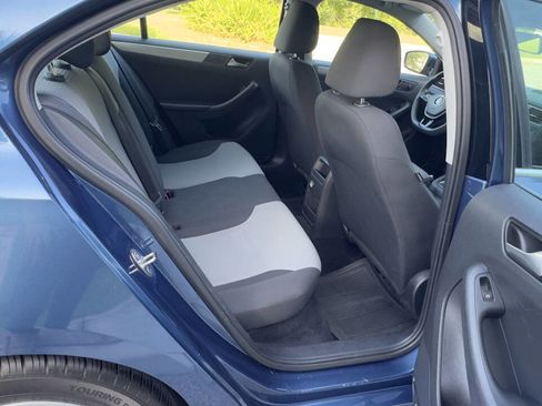 Used 2017 Volkswagen Jetta S image 18