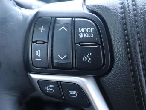 Used 2014 Toyota Highlander Limited FWD image 32