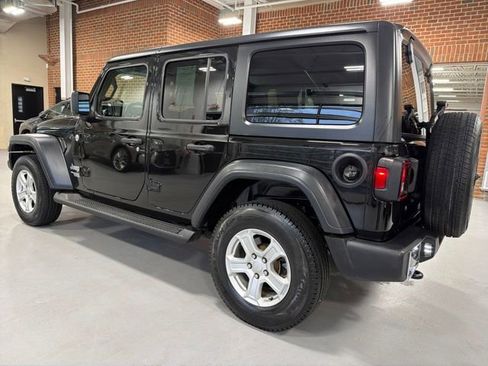 Used 2018 Jeep Wrangler Unlimited Sport S AWD/4WD image 6