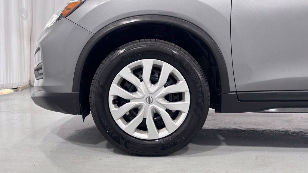 Used 2018 Nissan Rogue S AWD/4WD image 30