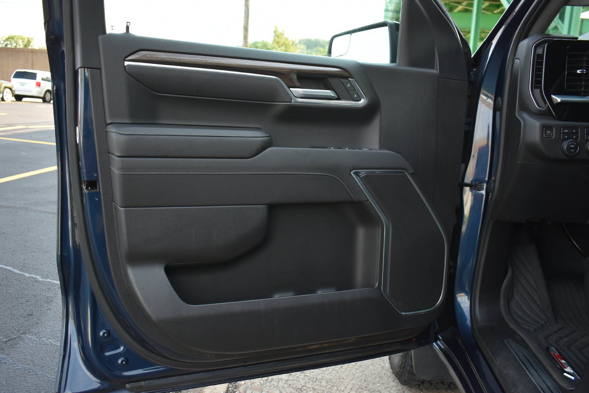 Used 2022 Chevrolet Silverado 1500 RST AWD/4WD image 13