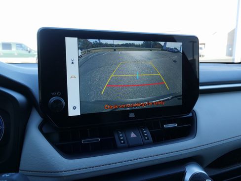 Used 2025 Toyota RAV4 Limited image 29