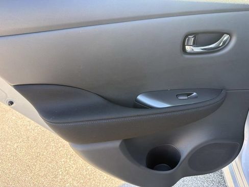 Used 2023 Nissan Leaf S FWD image 17