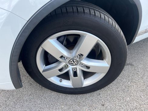 Used 2012 Volkswagen Touareg Hybrid image 41