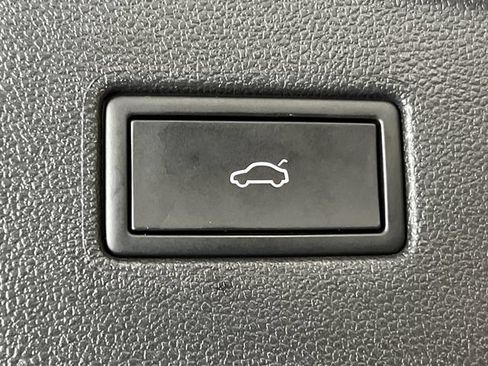 Certified 2024 Volkswagen Tiguan SE FWD image 6