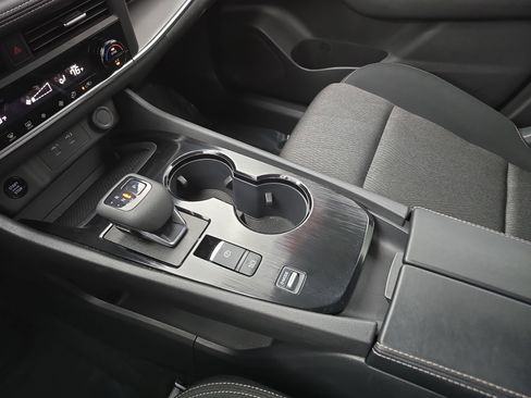 Certified 2025 Nissan Rogue SV image 24