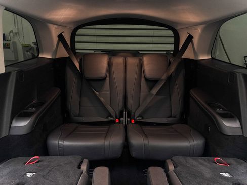 Used 2024 Mercedes-Benz GLS 450 4MATIC image 30