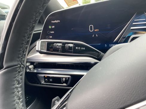 Used 2025 Cadillac Lyriq Luxury AWD/4WD image 23