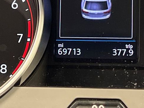 Used 2021 Volkswagen Tiguan SE image 23